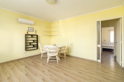 Alquiler de Apartamento en Centro de Maldonado cerca de todos los servicios sobre avda. principal.