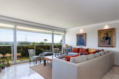 Apartamento en venta Playa Mansa 3 dormitorios
