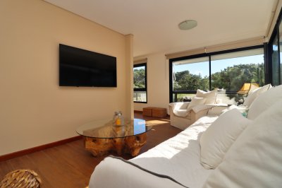 Excelente duplex frente al mar