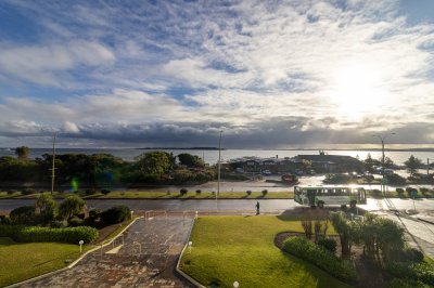 Apartamento en venta Playa Mansa 3 dormitorios