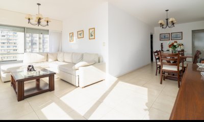 Apartamento en venta a pasitos de Avda. Gorlero, 2 dormitorios y 2 baños