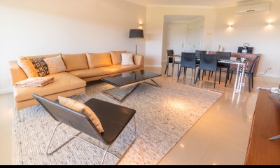 Venta de Apartamento 2 DORMITORIOS en Playa Mansa, Punta del Este.