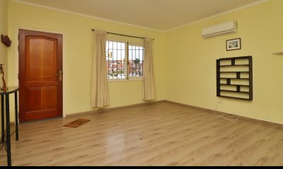 Apartamento en venta en Centro de Maldonado cerca de todos los servicios sobre avda. principal.