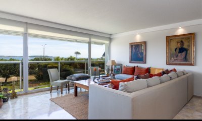Apartamento en venta Playa Mansa 3 dormitorios