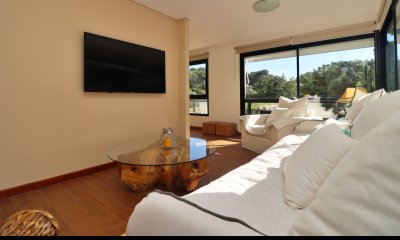 Excelente duplex frente al mar