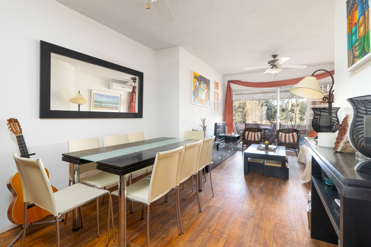 Apartamento en venta Playa Mansa 3 dormitorios