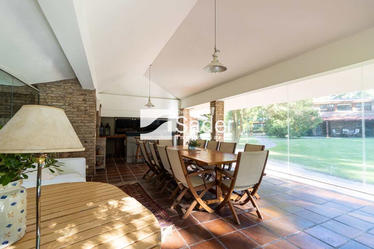 Casa ID.2888 - Espectacular casa con piscina y casa de húespedes en Lugano, Punta del Este