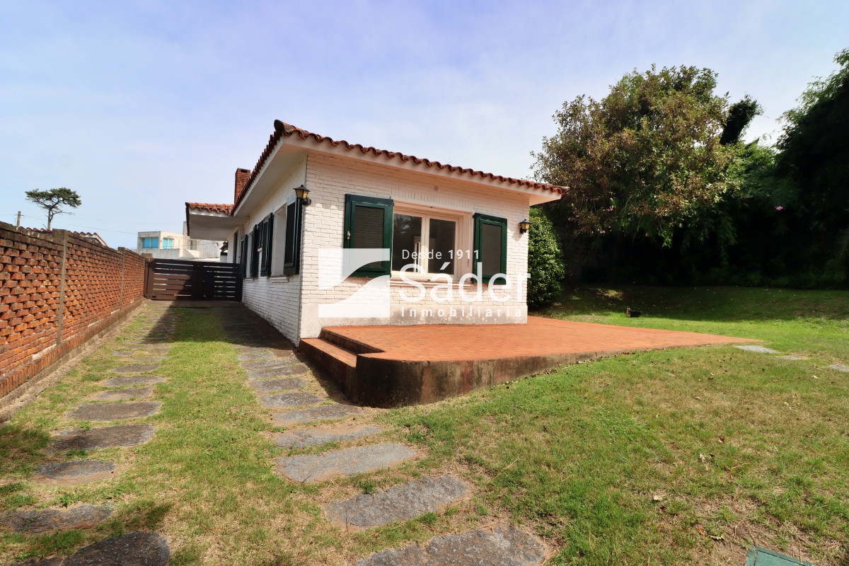 Casa ID.3947 - Hermoso chalet estilo colonial, próximo al mar! 