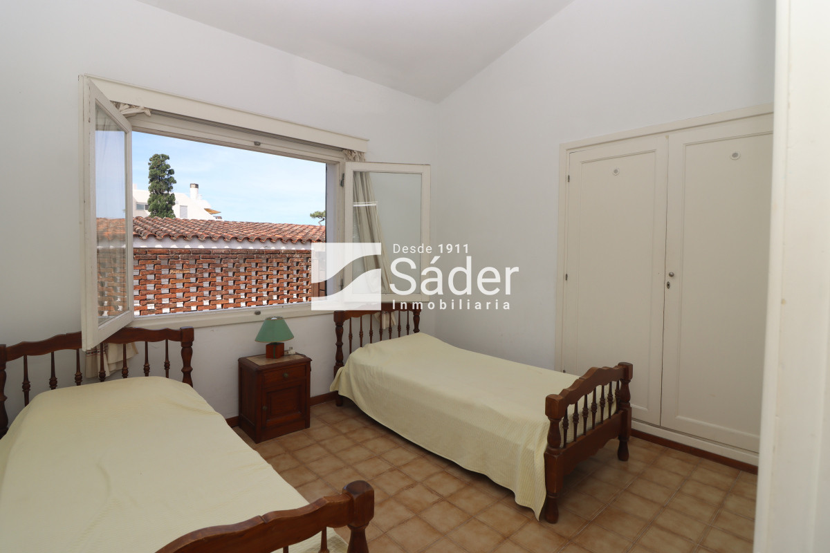 Casa ID.3947 - Hermoso chalet estilo colonial, próximo al mar! 