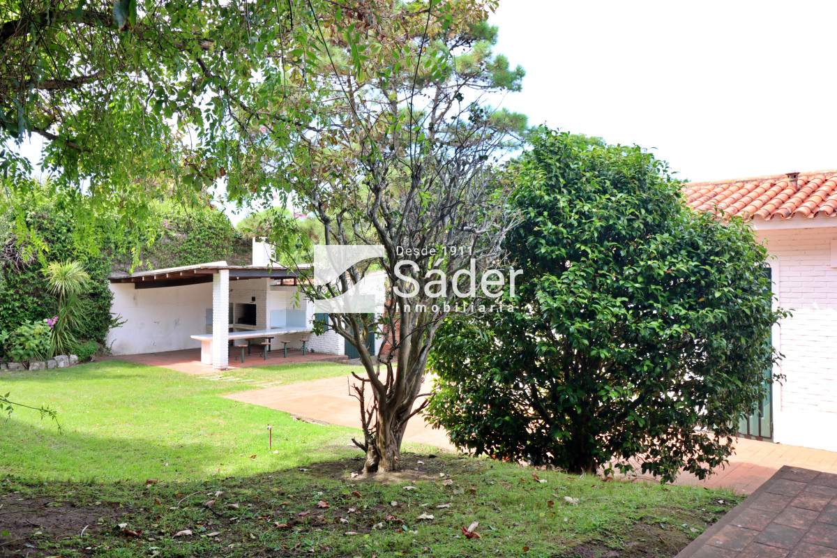 Casa ID.3947 - Hermoso chalet estilo colonial, próximo al mar! 