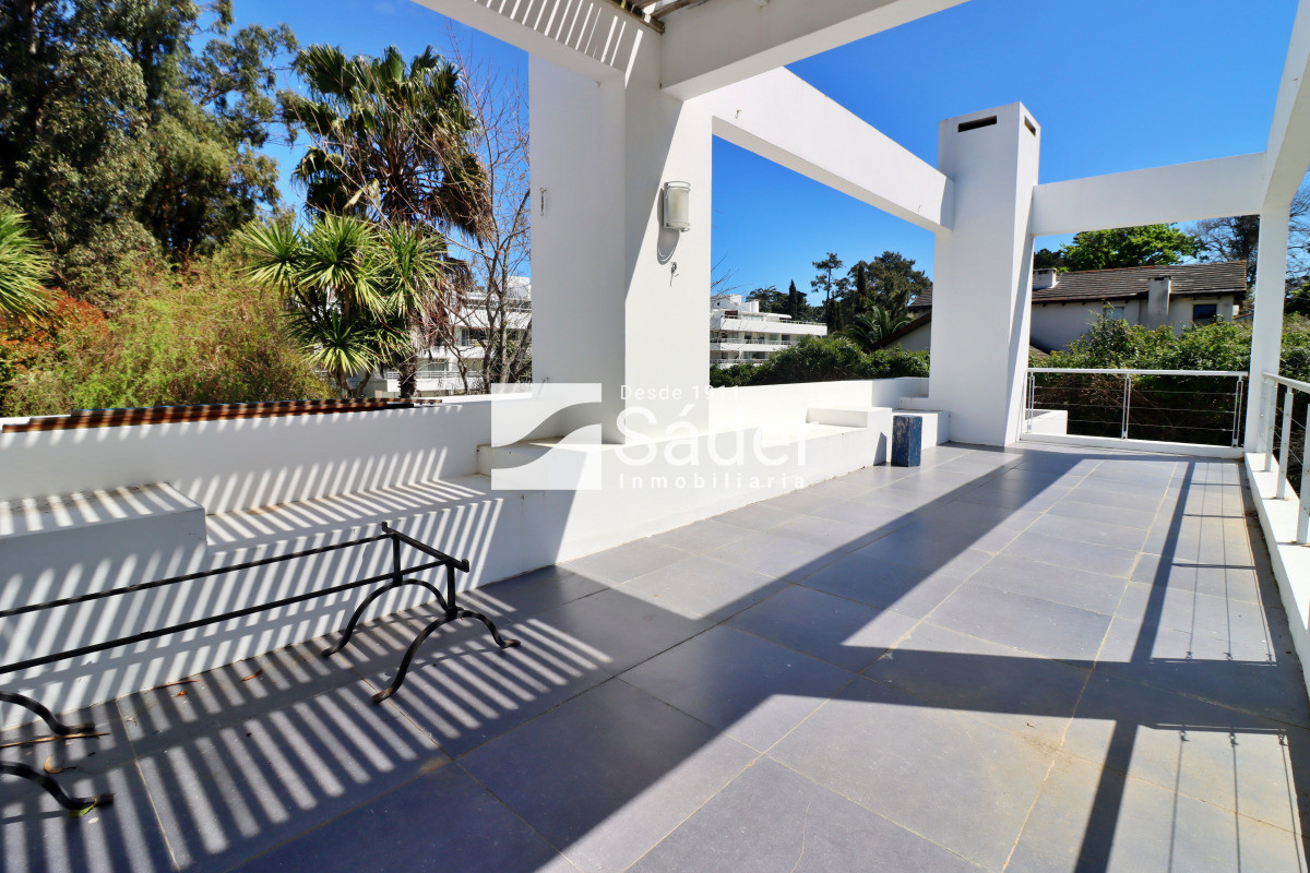 Casa ID.4437 - Casa moderna en Rincón del indio, con Piscina. 4 dorm. 