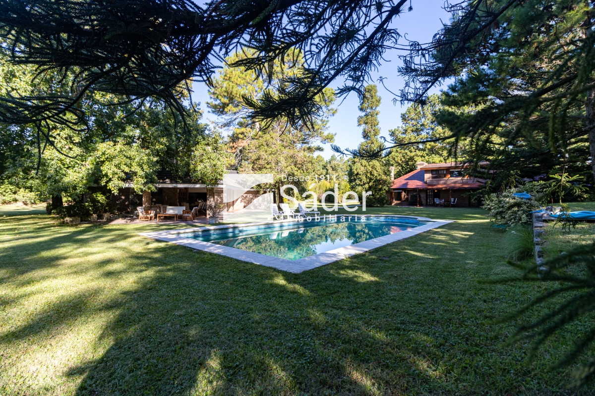 Casa ID.2888 - Espectacular casa con piscina y casa de húespedes en Lugano, Punta del Este
