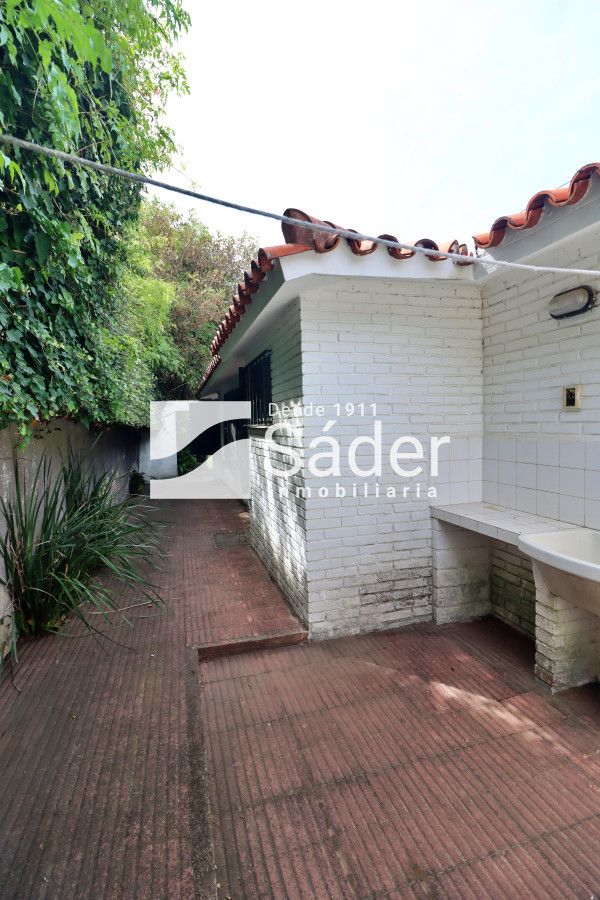 Casa ID.3947 - Hermoso chalet estilo colonial, próximo al mar! 
