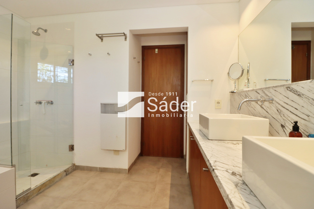 Casa ID.4437 - Casa moderna en Rincón del indio, con Piscina. 4 dorm. 