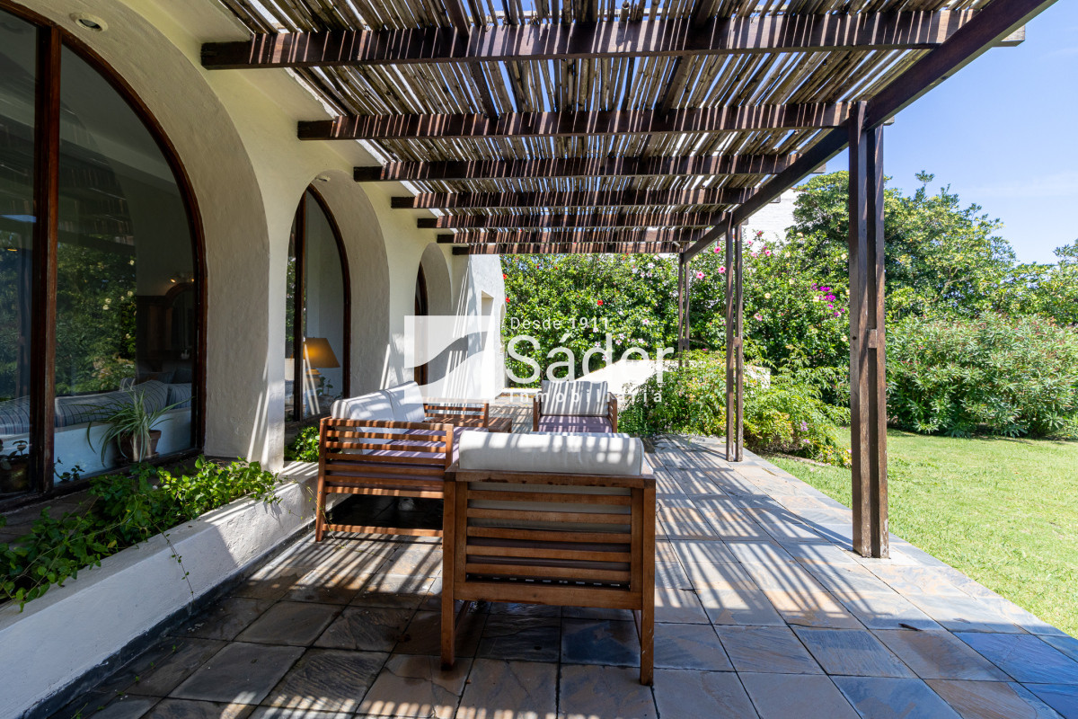 Casa ID.827 - Casa en venta Peninsula 4 dormitorios