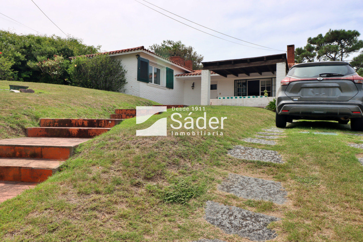Casa ID.3947 - Hermoso chalet estilo colonial, próximo al mar! 