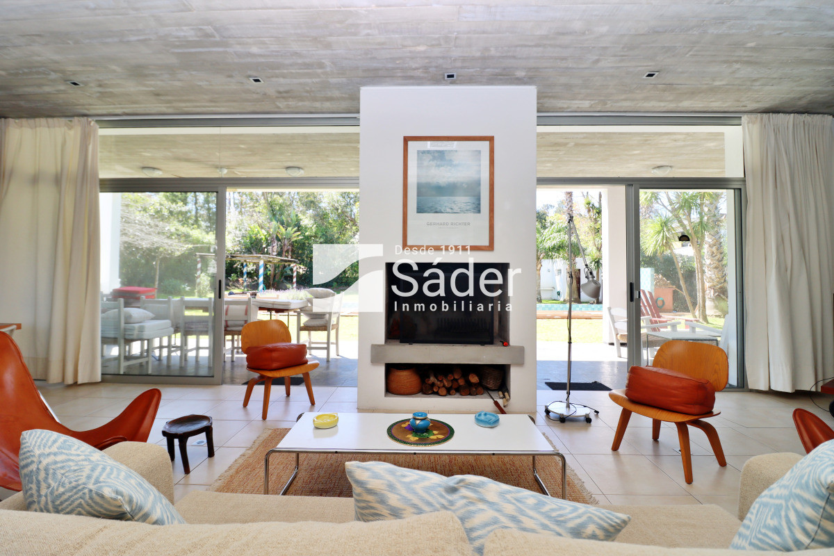 Casa ID.4437 - Casa moderna en Rincón del indio, con Piscina. 4 dorm. 