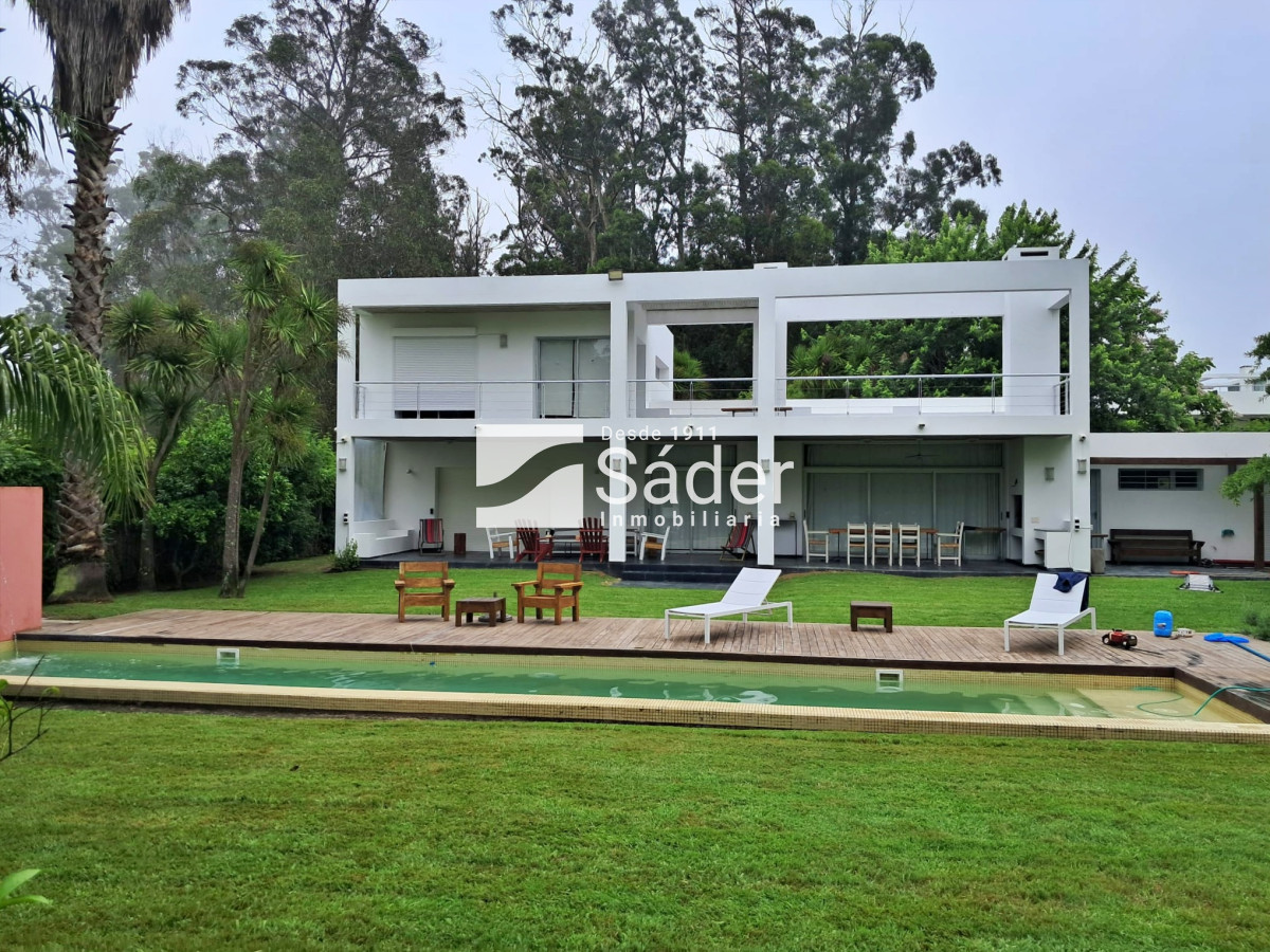 Casa ID.4437 - Casa moderna en Rincón del indio, con Piscina. 4 dorm. 
