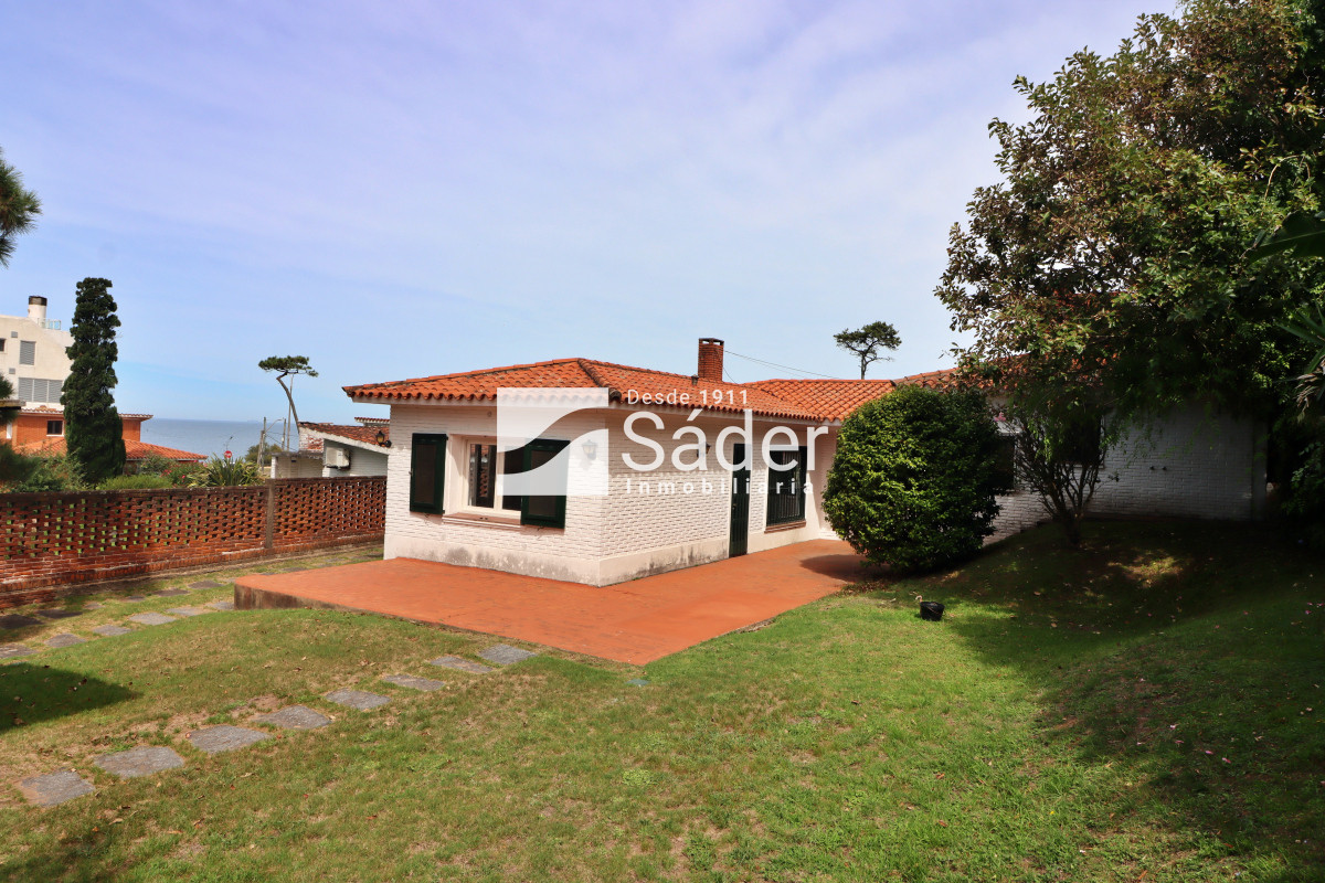 Casa ID.3947 - Hermoso chalet estilo colonial, próximo al mar! 