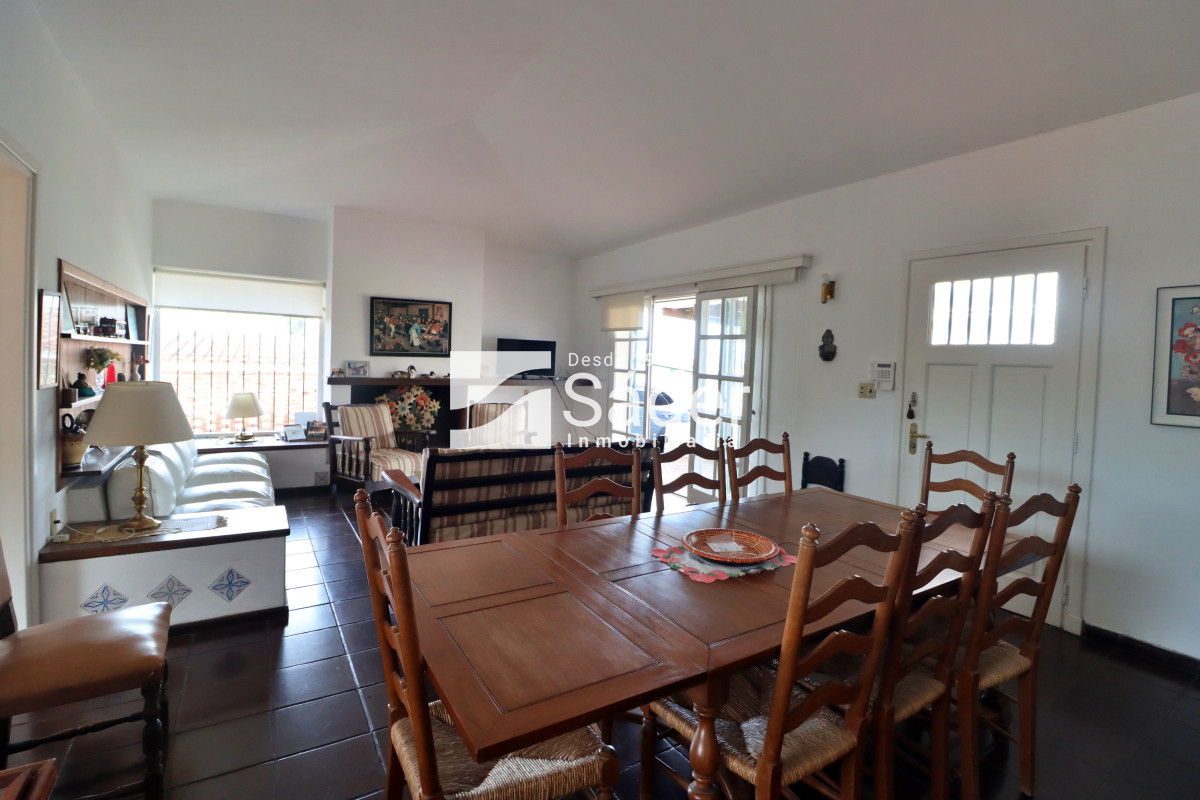 Casa ID.3947 - Hermoso chalet estilo colonial, próximo al mar! 