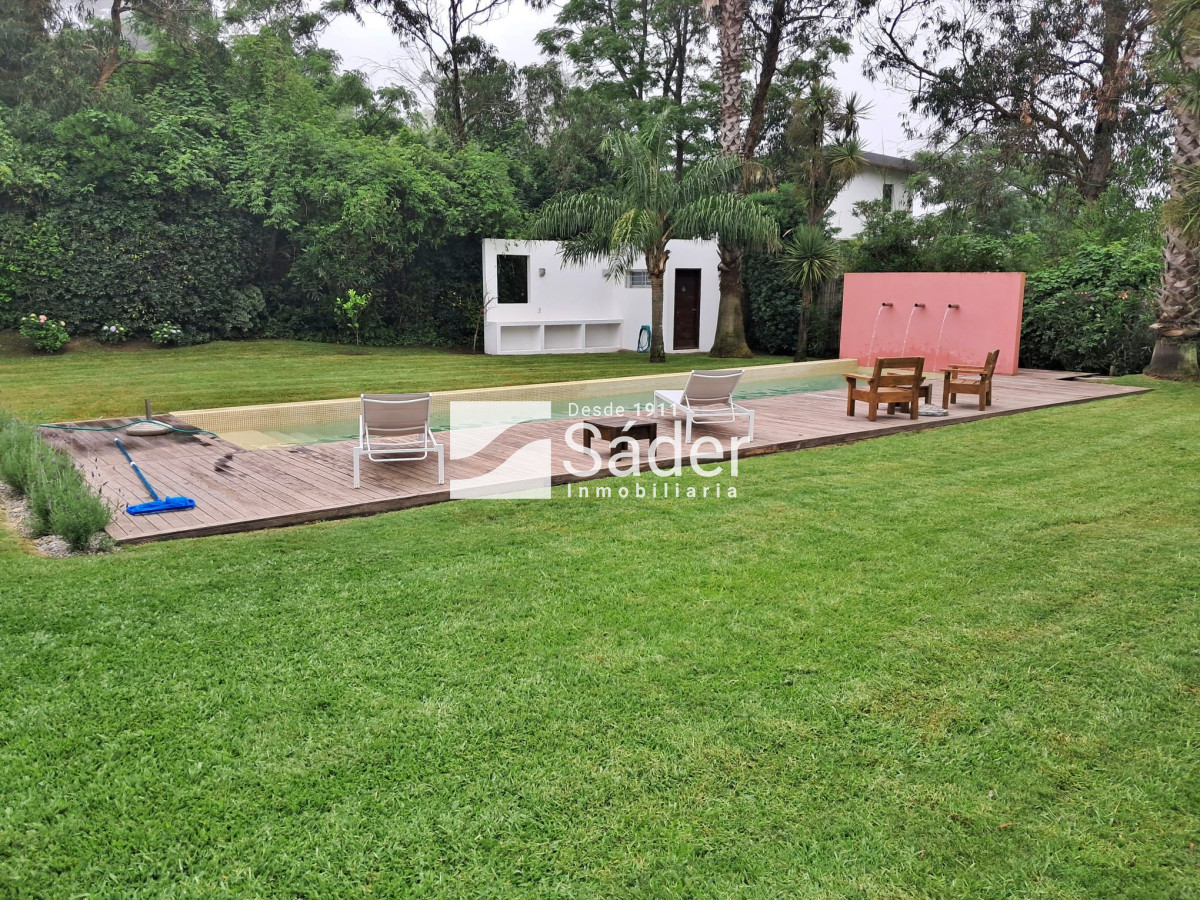 Casa ID.4437 - Casa moderna en Rincón del indio, con Piscina. 4 dorm. 