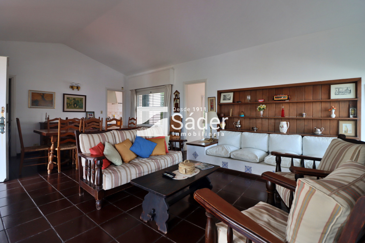 Casa ID.3947 - Hermoso chalet estilo colonial, próximo al mar! 