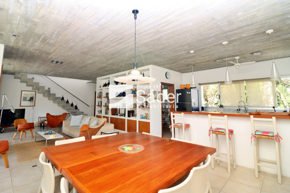 Casa ID.4437 - Casa moderna en Rincón del indio, con Piscina. 4 dorm. 