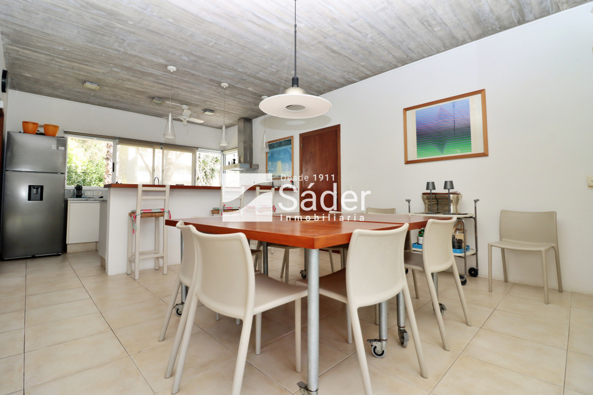 Casa ID.4437 - Casa moderna en Rincón del indio, con Piscina. 4 dorm. 