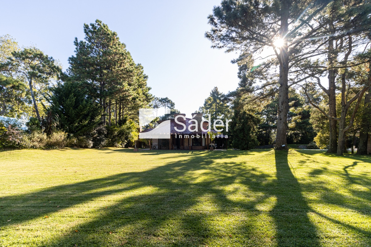 Casa ID.2888 - Espectacular casa con piscina y casa de húespedes en Lugano, Punta del Este