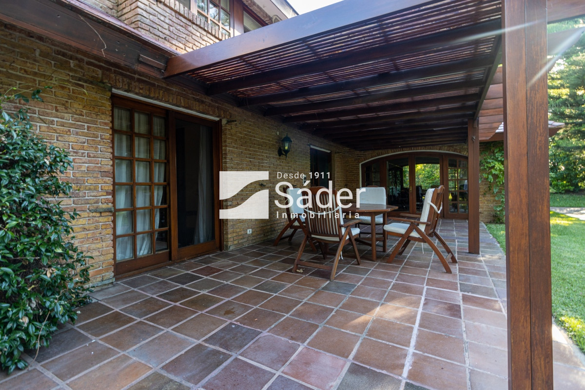 Casa ID.2888 - Espectacular casa con piscina y casa de húespedes en Lugano, Punta del Este