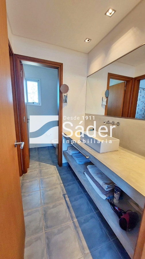Casa ID.4437 - Casa moderna en Rincón del indio, con Piscina. 4 dorm. 