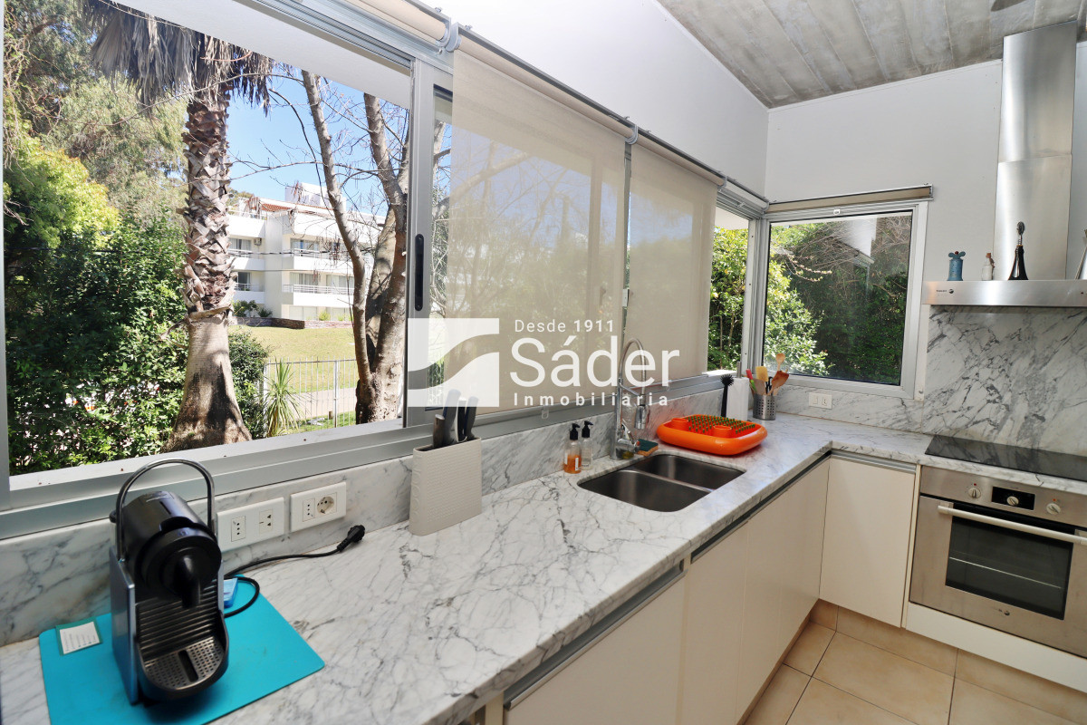 Casa ID.4437 - Casa moderna en Rincón del indio, con Piscina. 4 dorm. 