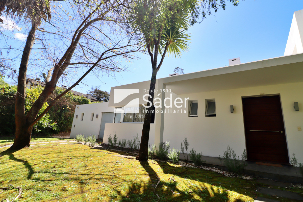 Casa ID.4437 - Casa moderna en Rincón del indio, con Piscina. 4 dorm. 