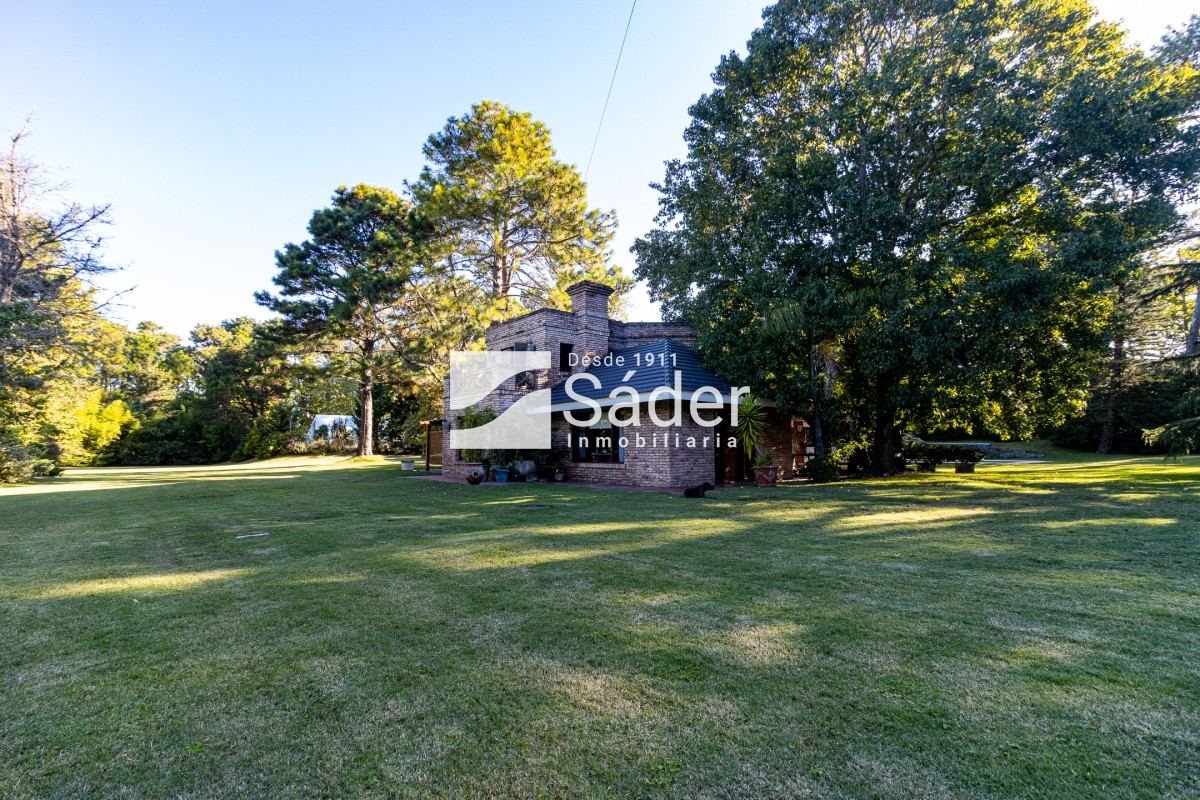 Casa ID.2888 - Espectacular casa con piscina y casa de húespedes en Lugano, Punta del Este
