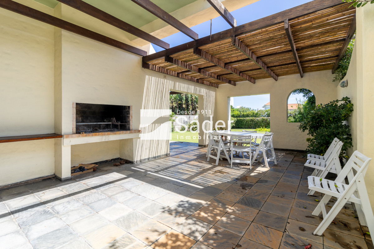 Casa ID.827 - Casa en venta Peninsula 4 dormitorios