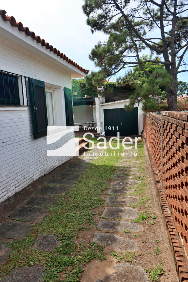 Casa ID.3947 - Hermoso chalet estilo colonial, próximo al mar! 