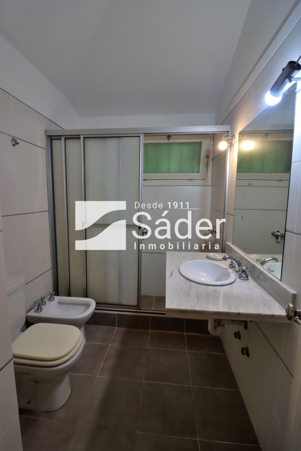 Casa ID.3947 - Hermoso chalet estilo colonial, próximo al mar! 
