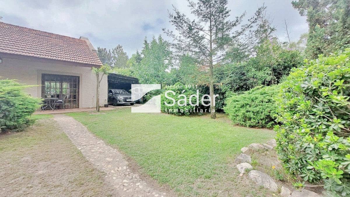 Casa ID.4758 - Casa en Alquiler 3 dormtiorios. Barrio Marly con Jardín y Piscina