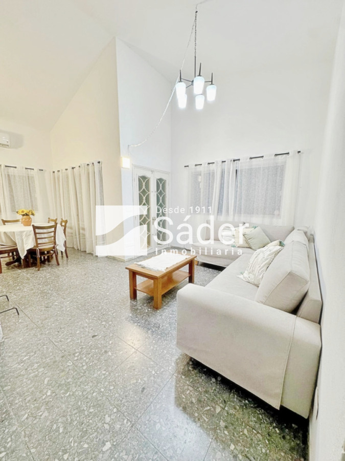 Casa ID.3730 - Alquiler Casa en Pinares 3 dormitorios y servicio. Parada 32