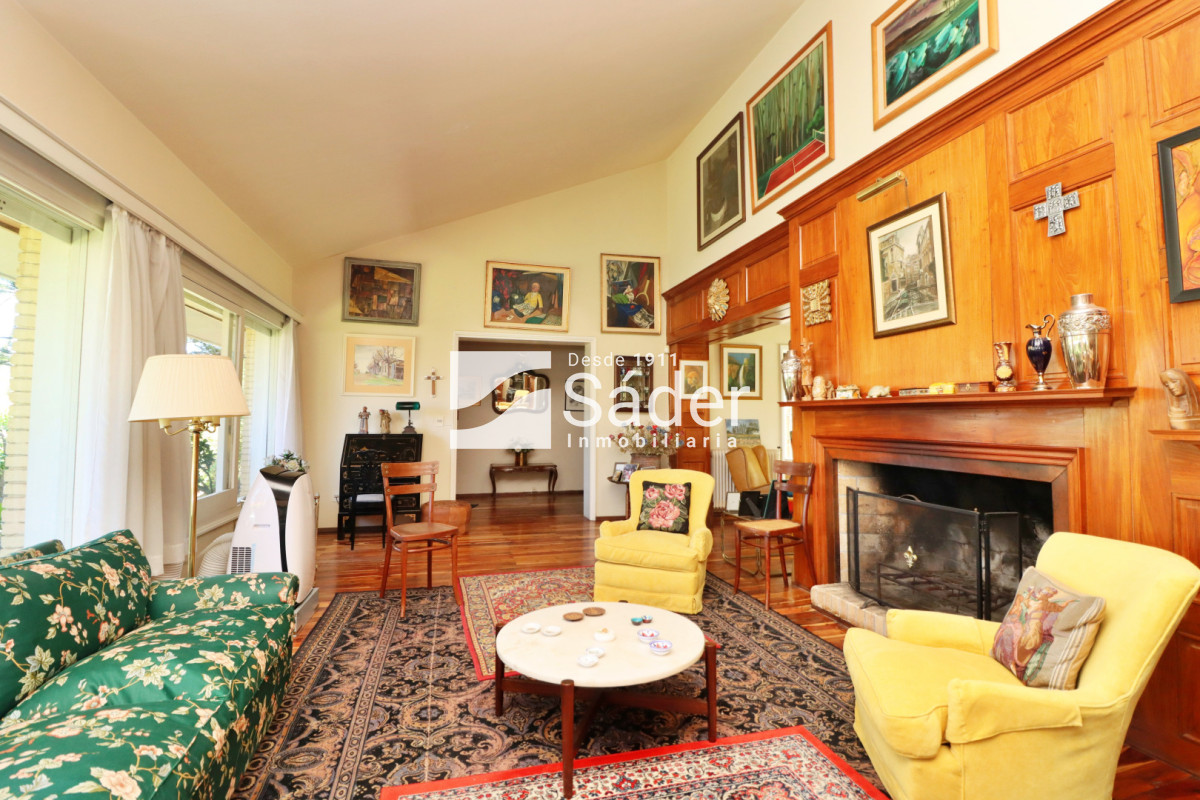 Casa ID.4517 - Espectacular casa en venta en Playa Mansa estilo clásico buena categoría