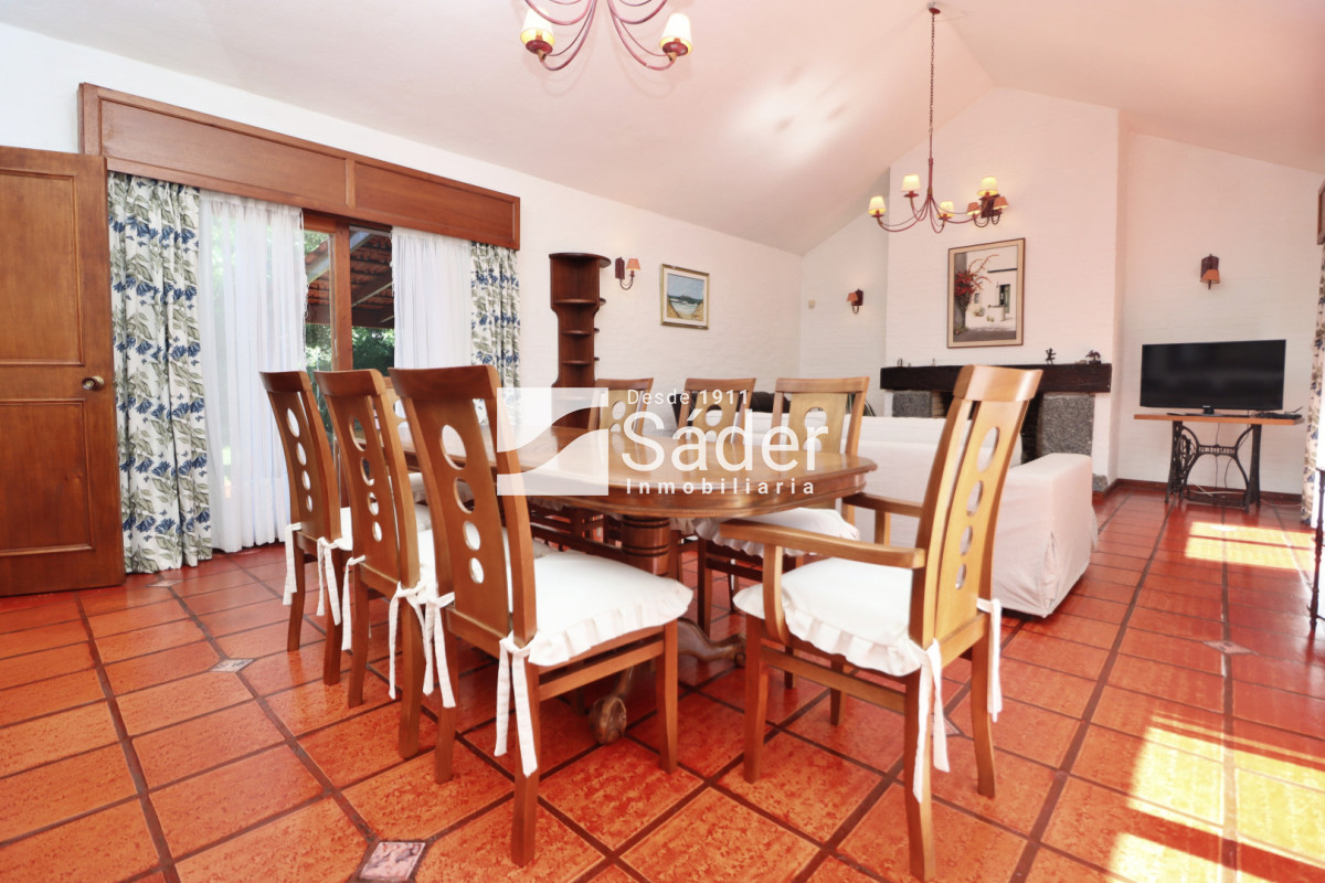 Casa ID.4624 - Hermoso Chalet en venta barrio Marly excelente entorno