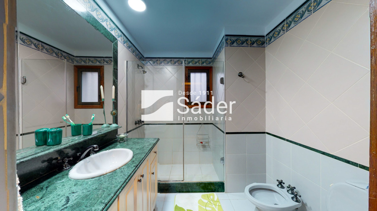 Casa ID.759 - Casa en venta y alquiler Playa Mansa 5 dormitorios