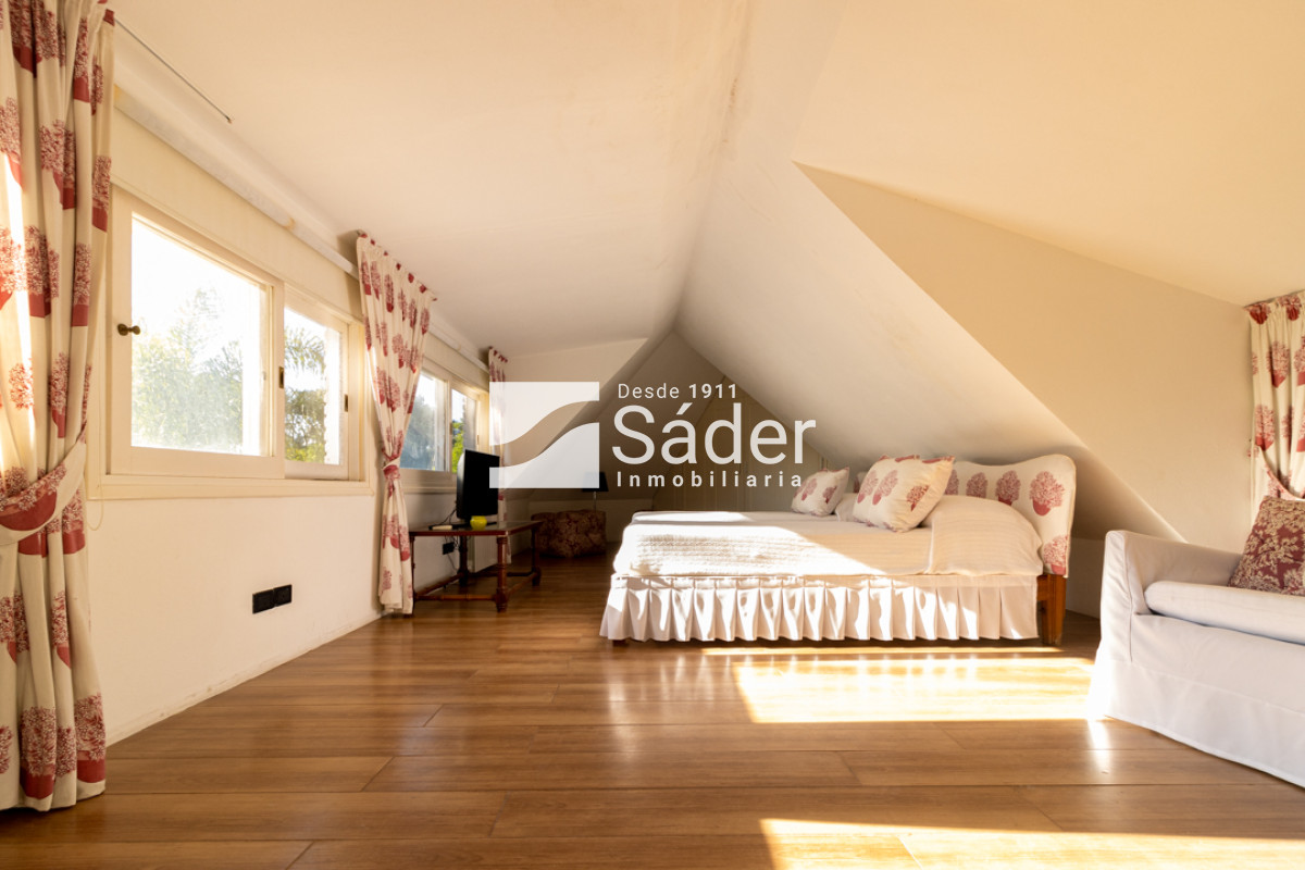 Casa ID.2289 - Casa en venta Playa Mansa 5 dormitorios 