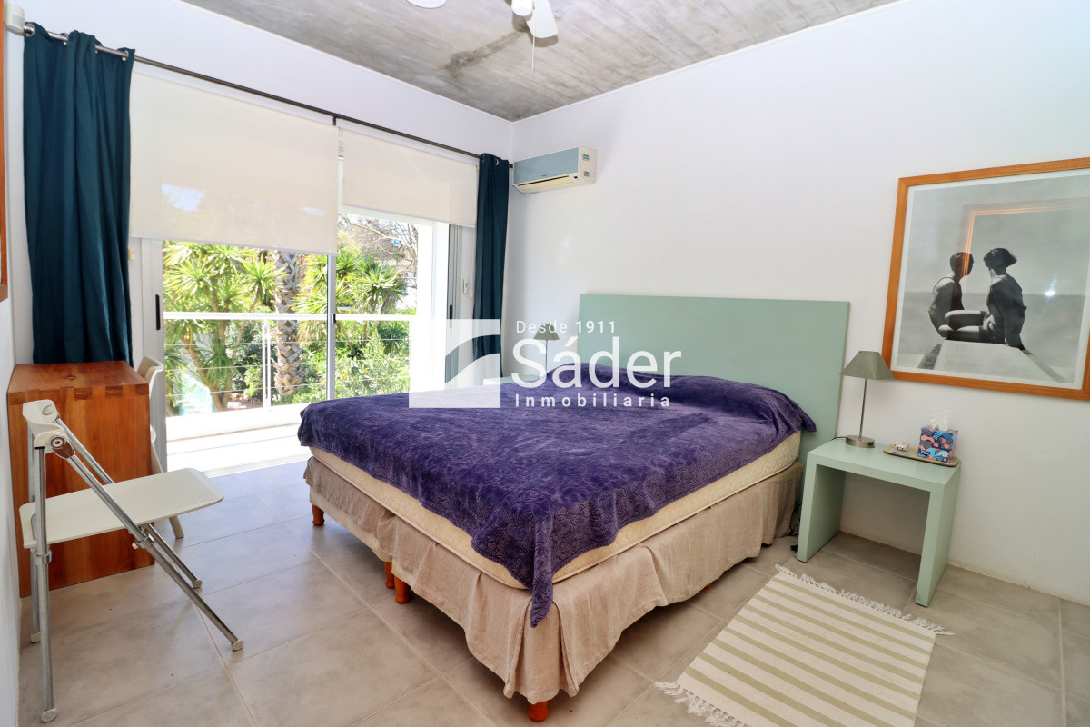 Casa ID.4437 - Casa moderna en Rincón del indio, con Piscina. 4 dorm. 