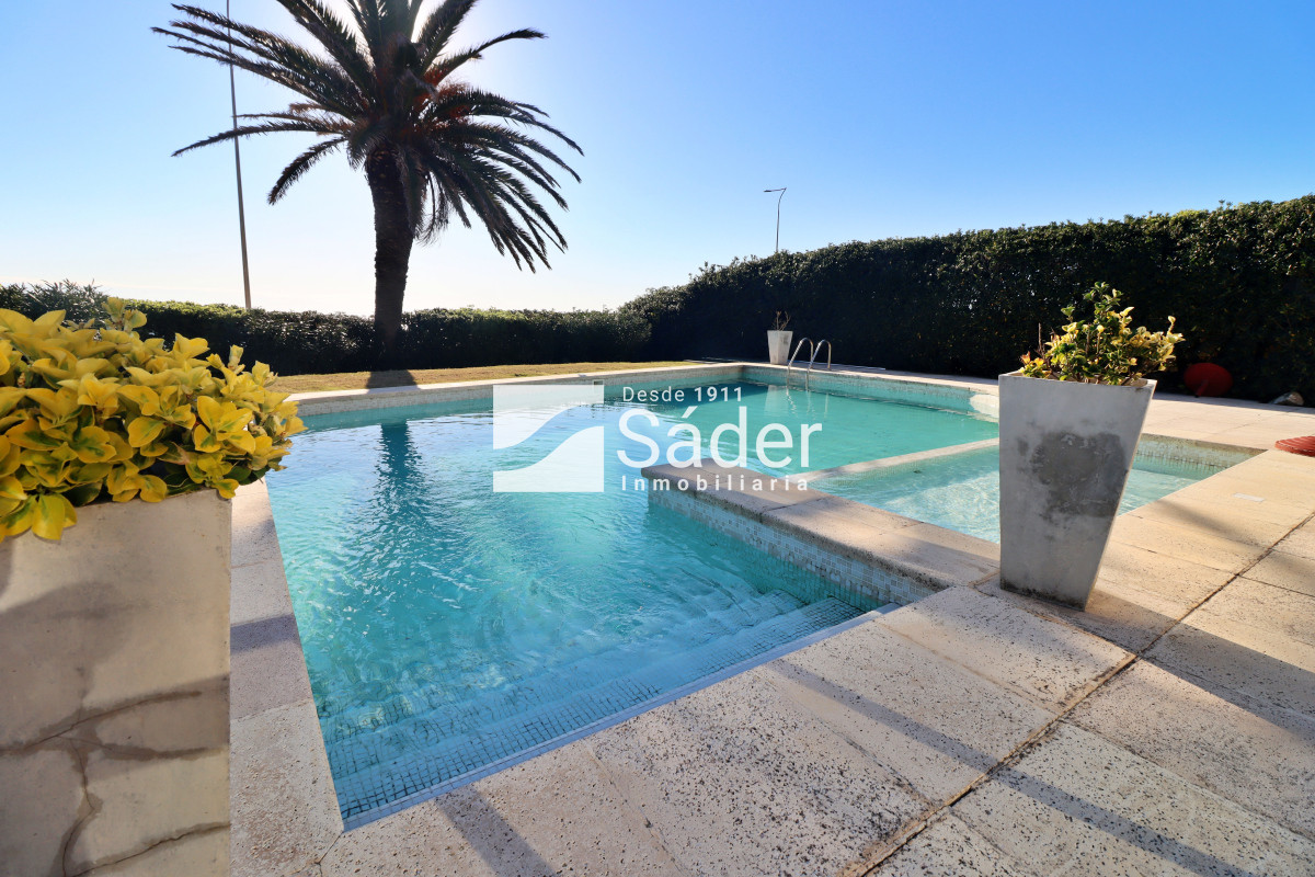 Casa ID.4364 - Casa en peninsula, primera linea frente al mar