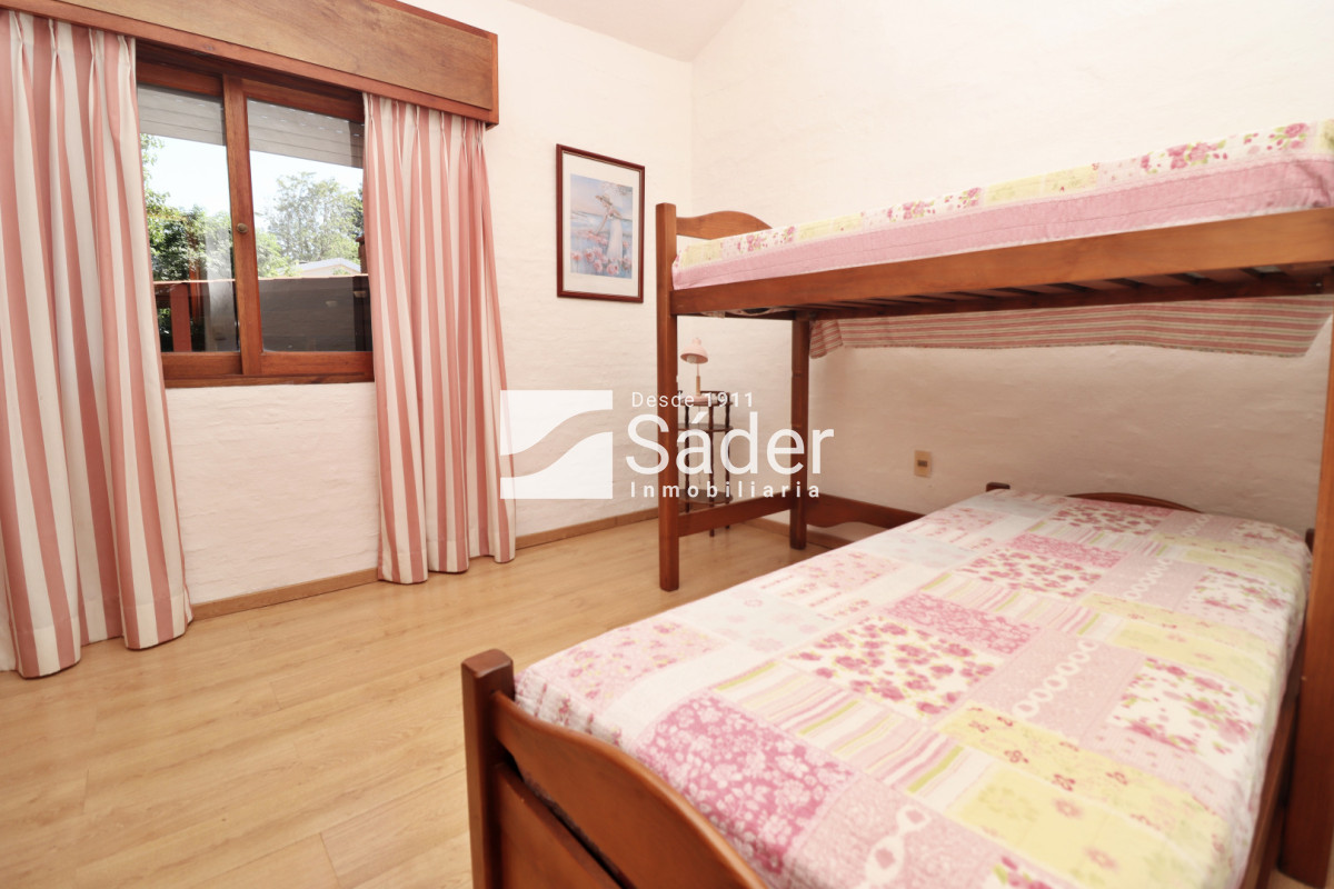 Casa ID.4624 - Hermoso Chalet en venta barrio Marly excelente entorno