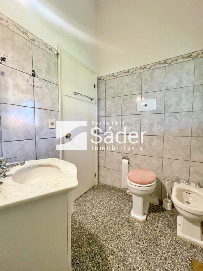 Casa ID.4517 - Espectacular casa en venta en Playa Mansa estilo clásico buena categoría