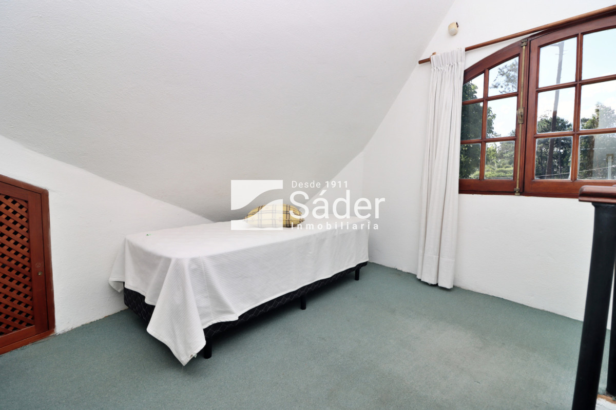 Casa ID.4624 - Hermoso Chalet en venta barrio Marly excelente entorno