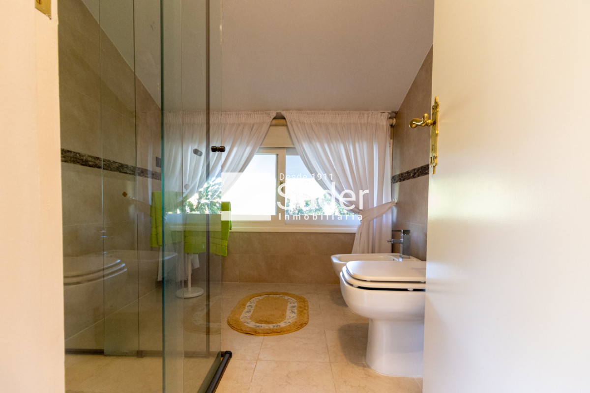 Casa ID.2289 - Casa en venta Playa Mansa 5 dormitorios 