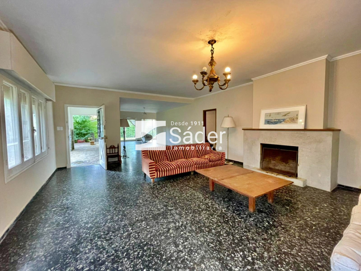 Casa ID.4852 - Una propiedad con historia y carácter, en una ubicación privilegiada de Playa Mansa